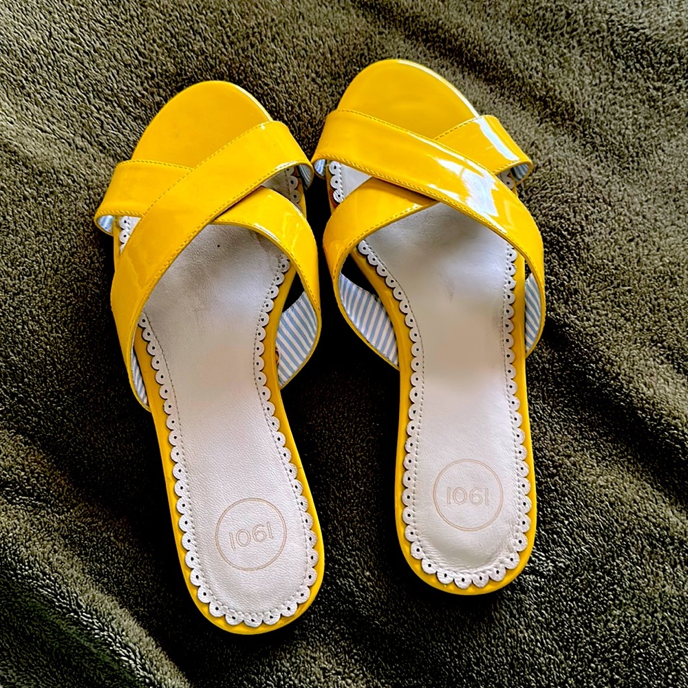 Bright yellow summer slip on sandals!